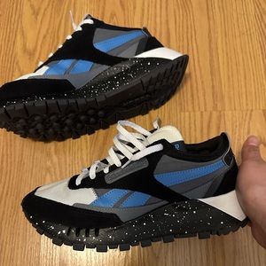 Reebok size 4 big boy (6 woman’s ) like new